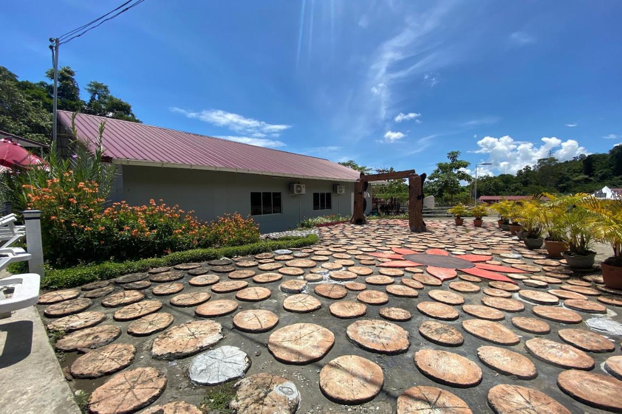 Spot On 90279 Kinomulok Garden Hotel Ranau Kültér fotó